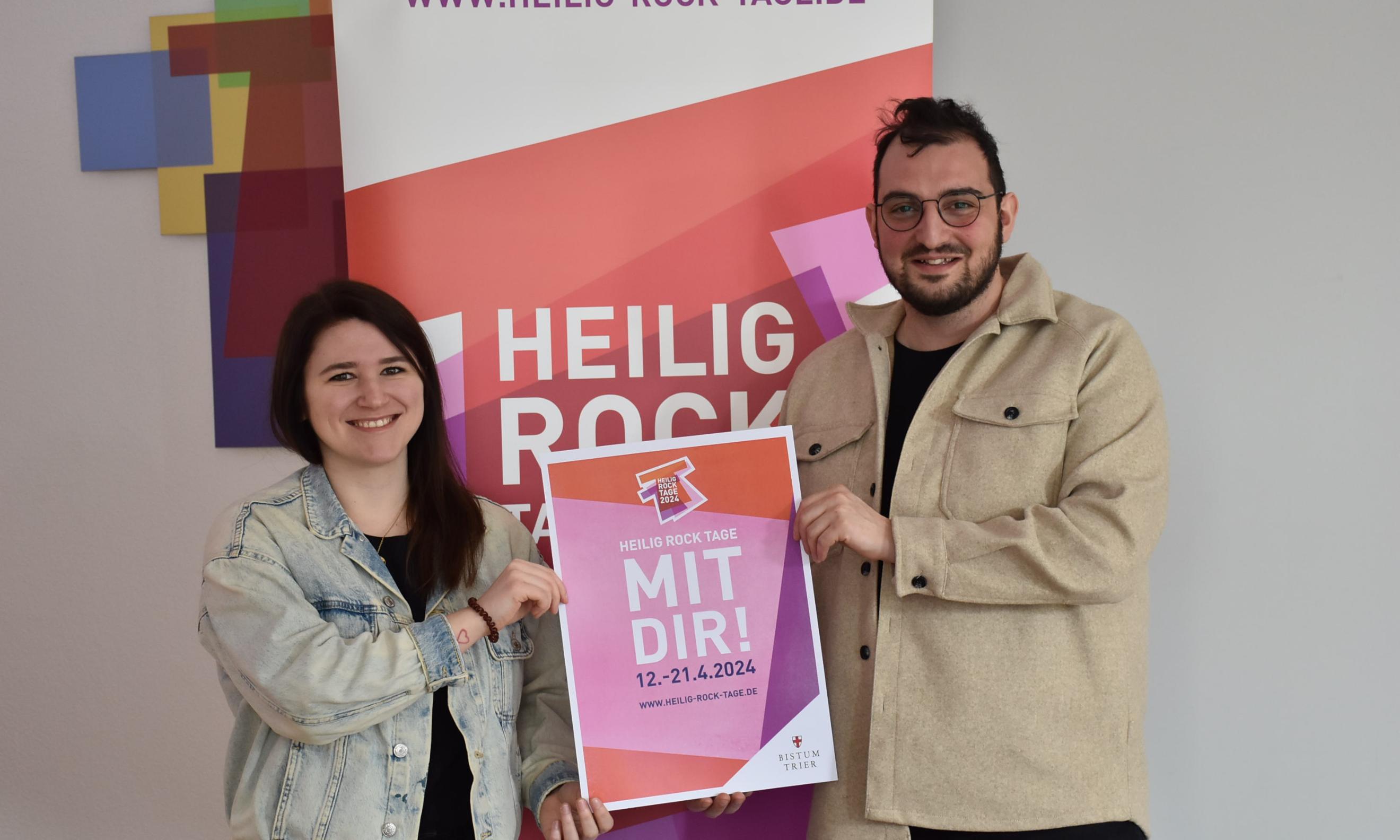 Isabell Krohn und Dario Tumminelli stellen das Programm der 24. Heilig-Rock-Tage vor.