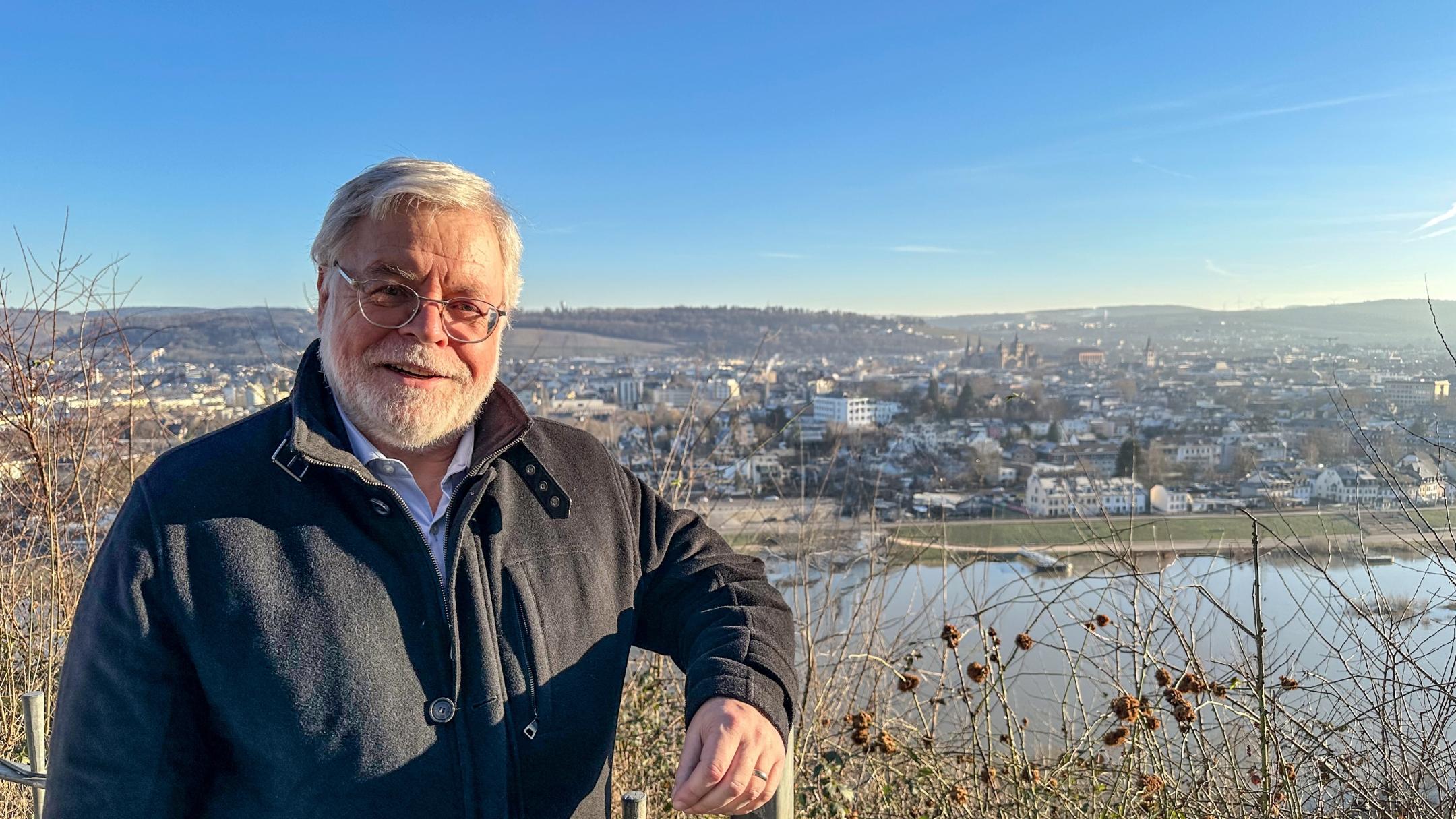 Hoch über der Stadt Trier blickt Dr. Bernd Kettern auf sein Lebenswerk zurück.