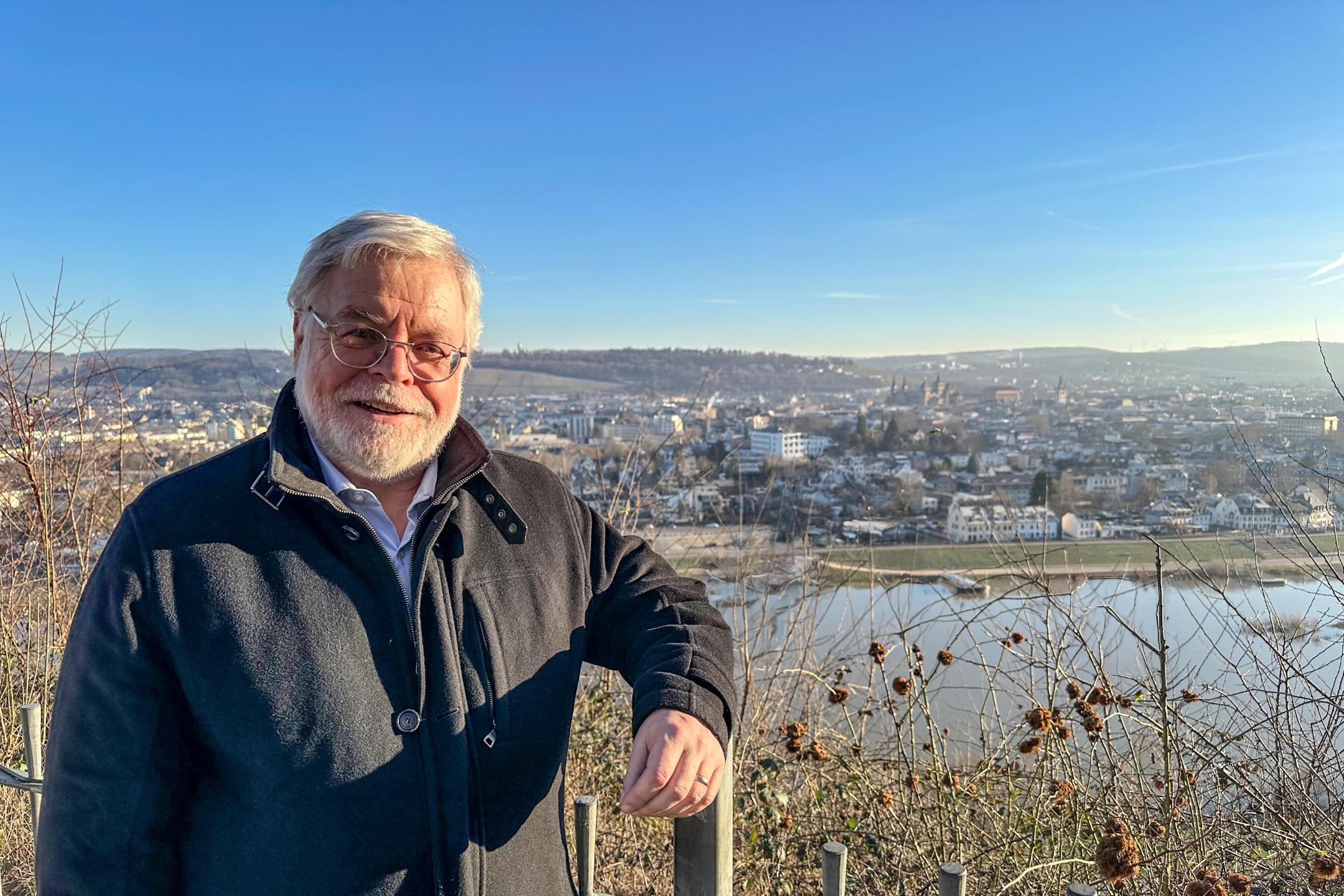 Hoch über der Stadt Trier blickt Dr. Bernd Kettern auf sein Lebenswerk zurück.