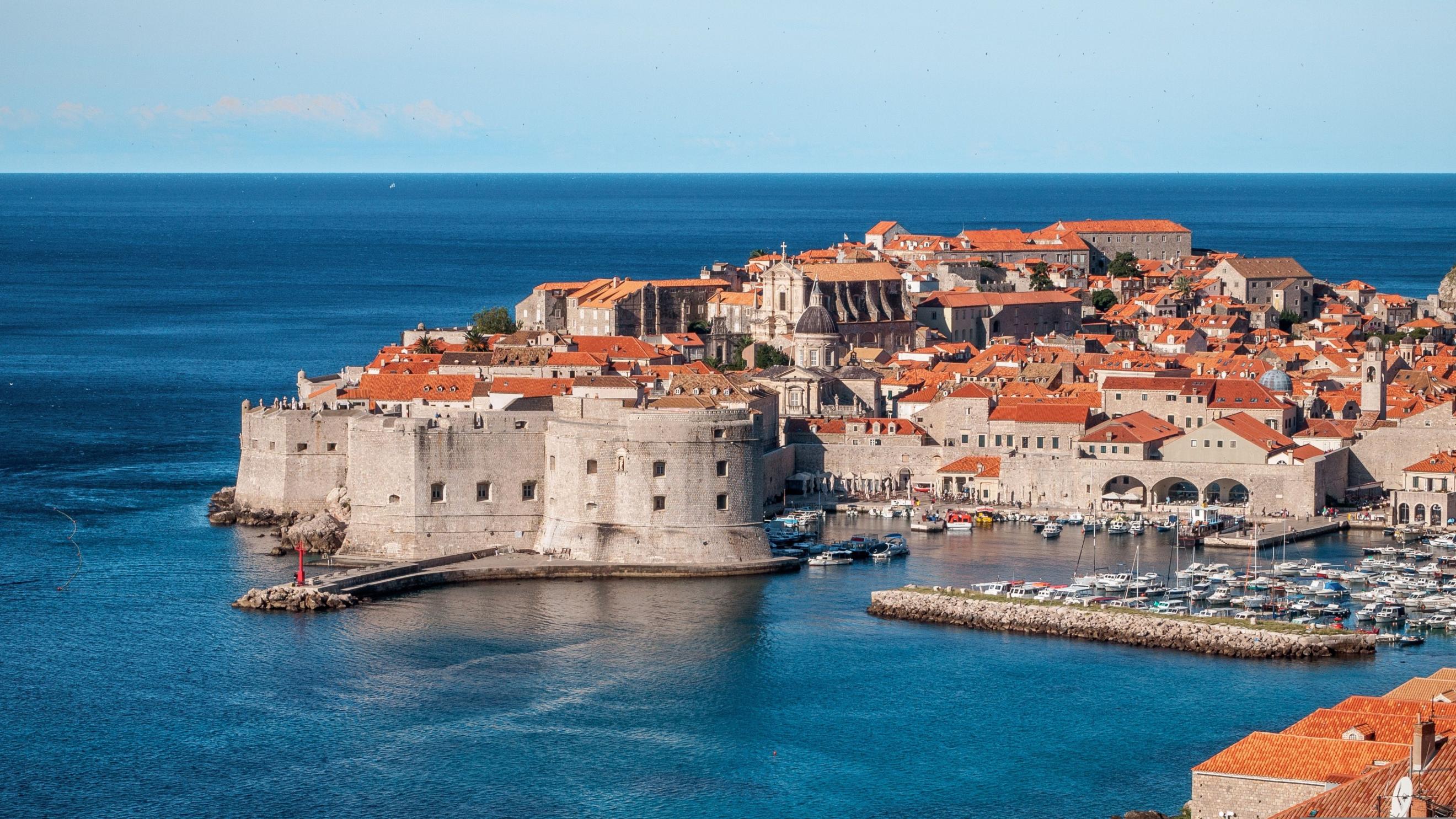 Dubrovnik, die „Perle der Adria“ (Foto: Blick auf die Altstadt) gehört zu den Höhepunkten der achttägigen Reise in die kroatische Küstenregion Dalmatien.