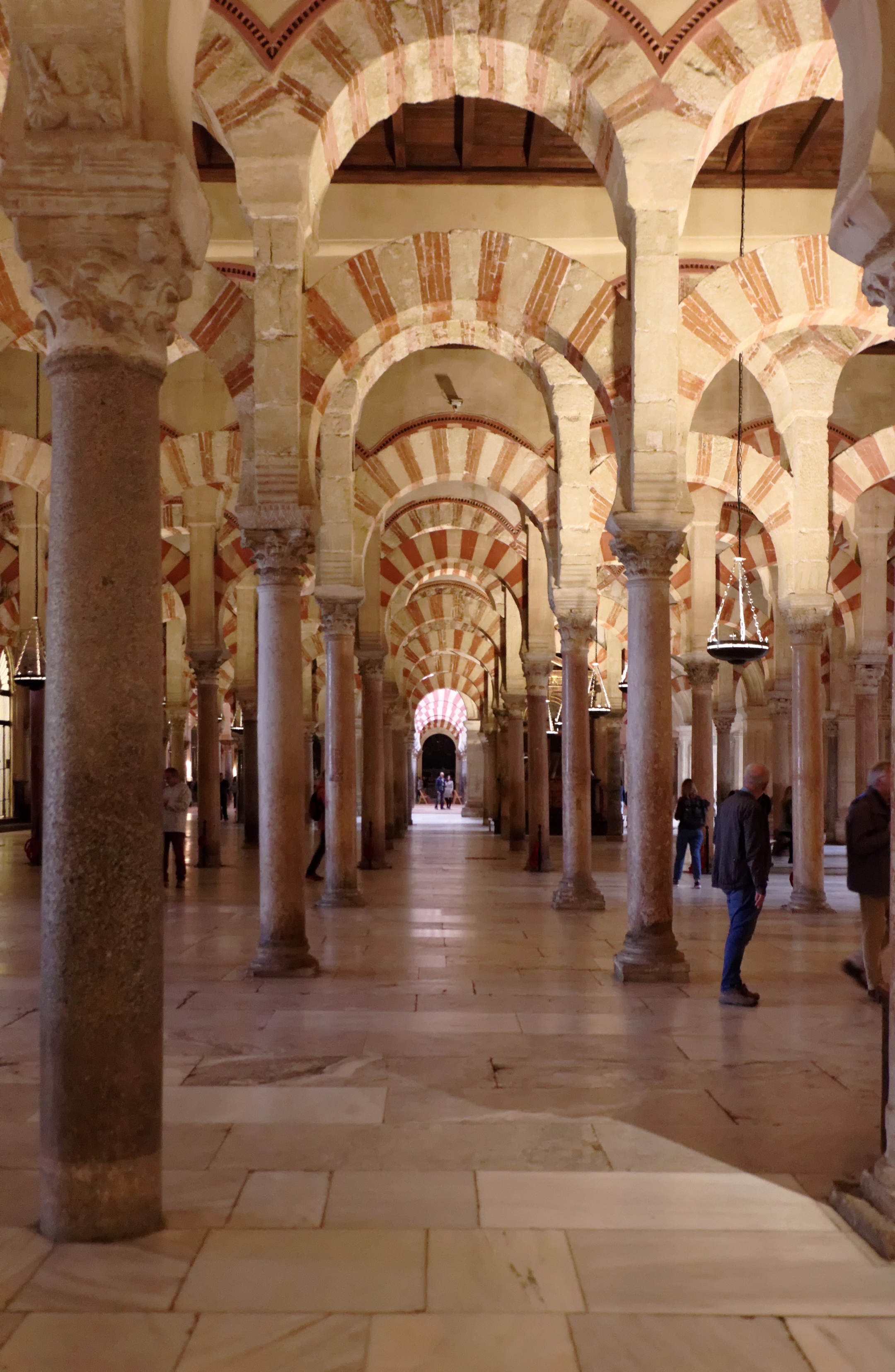 Das Wahrzeichen Cordobas: die Mezquita und ihre 850 Säulen.