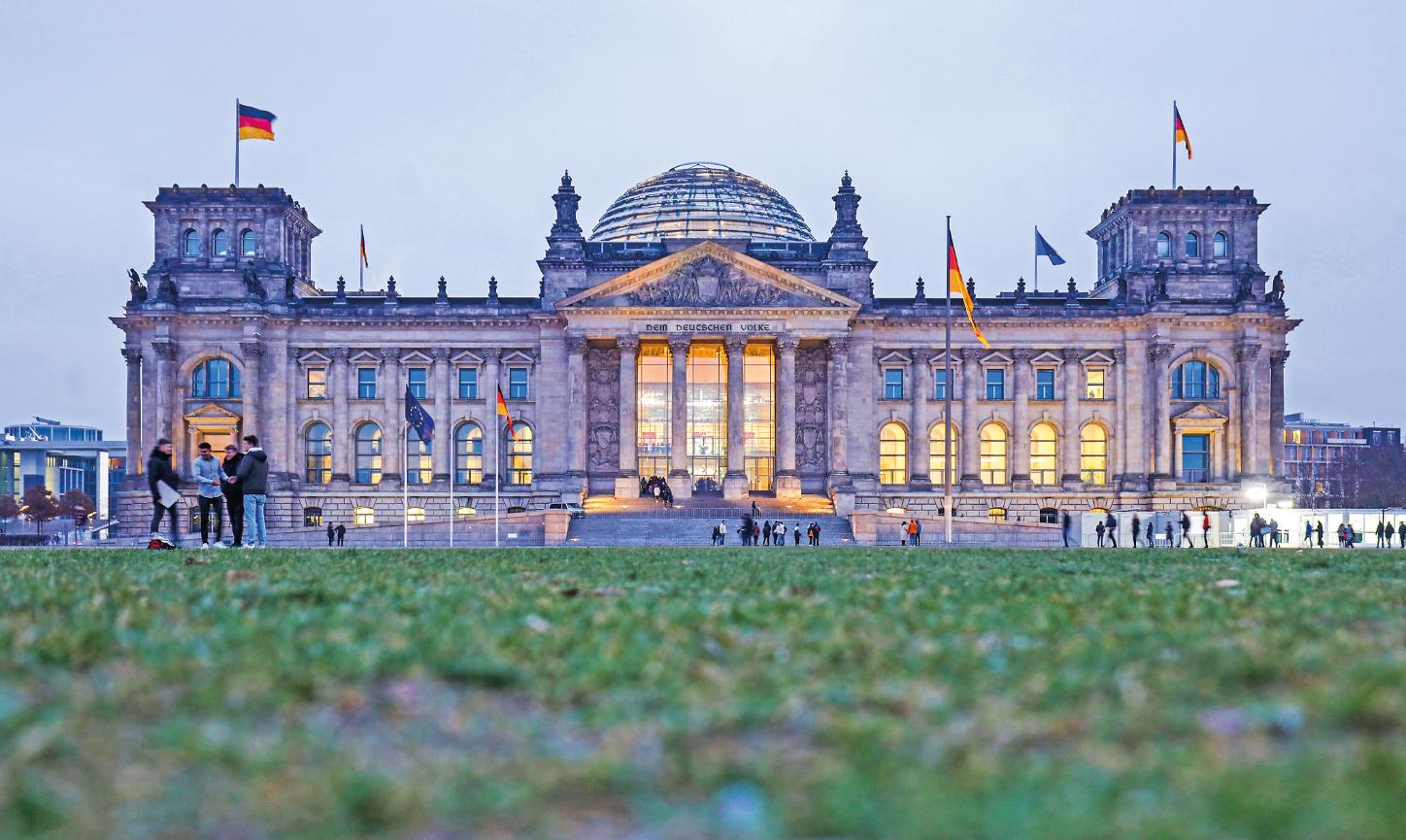 Vor 75 Jahren hat sich der erste Deutsche Bundestag (Foto: Reichstag) zur ersten Sitzung getroffen.