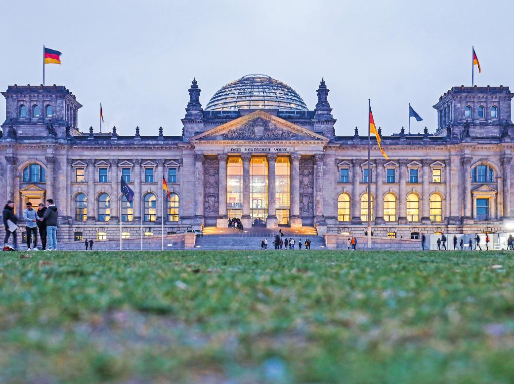 Vor 75 Jahren hat sich der erste Deutsche Bundestag (Foto: Reichstag) zur ersten Sitzung getroffen.