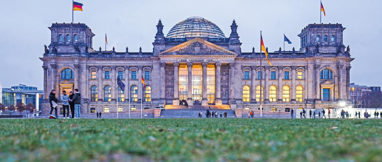 Vor 75 Jahren hat sich der erste Deutsche Bundestag (Foto: Reichstag) zur ersten Sitzung getroffen.