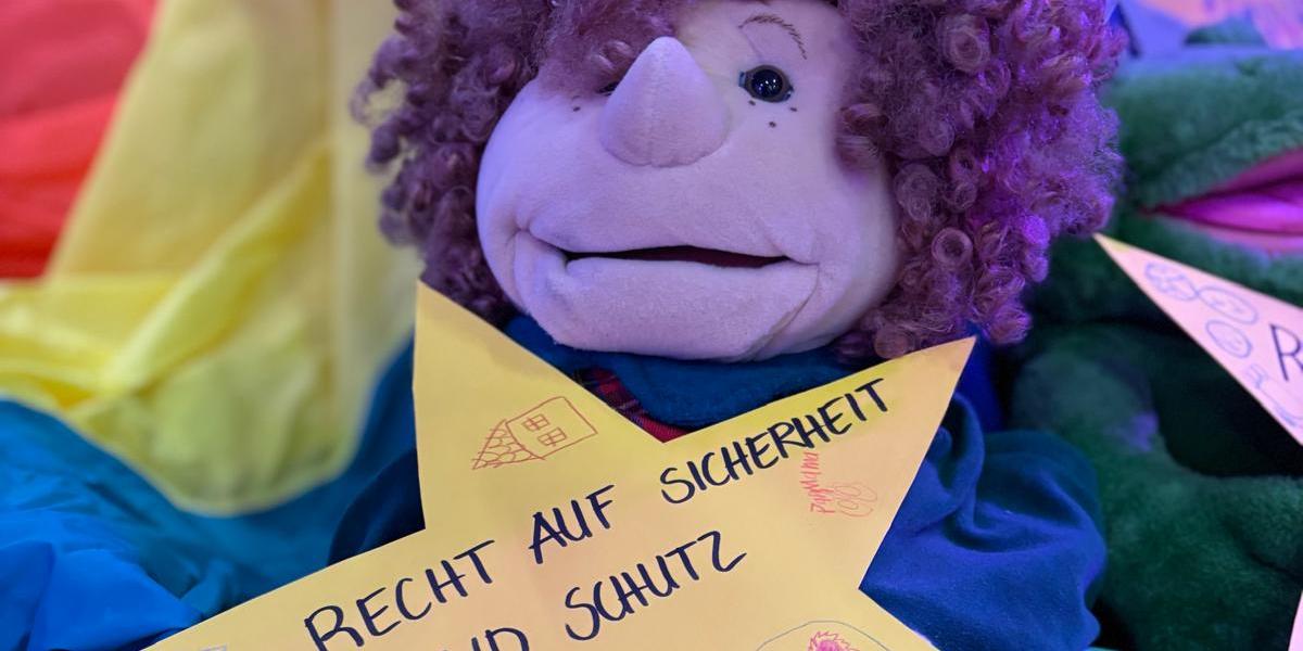 Eines der Kinderrechte, mit denen sich die Teilnehmenden des Sternsinger-Workshops in der Pfarrei Simmern beschäftigt haben