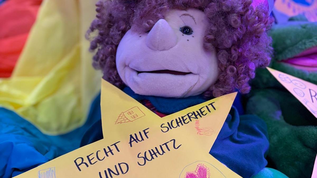 Eines der Kinderrechte, mit denen sich die Teilnehmenden des Sternsinger-Workshops in der Pfarrei Simmern beschäftigt haben