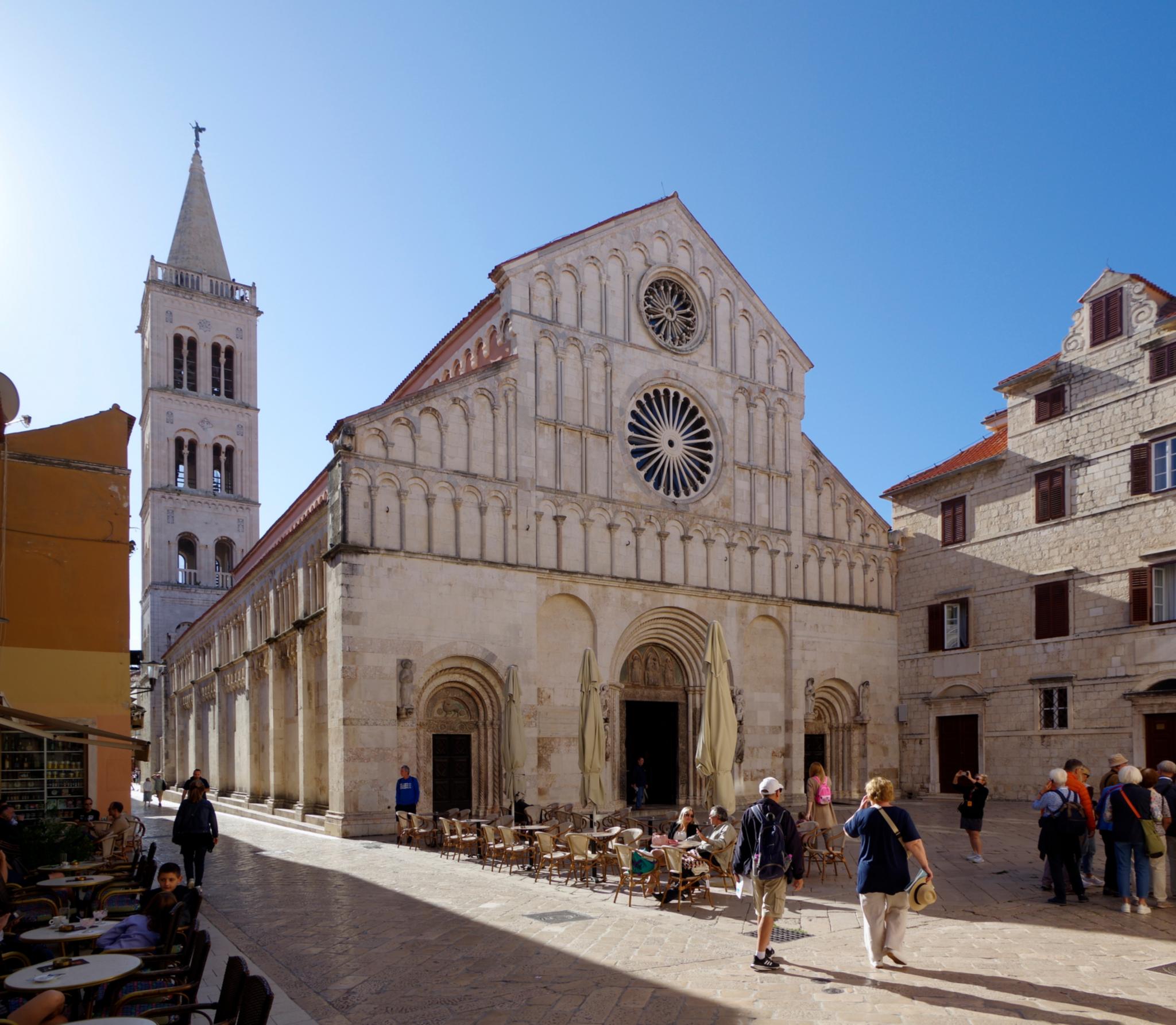 Die Kathedrale St. Anastasia (kroatisch Katedrala svete Stosije) in Zadar trägt zusätzlich den Titel einer Basilica minor.