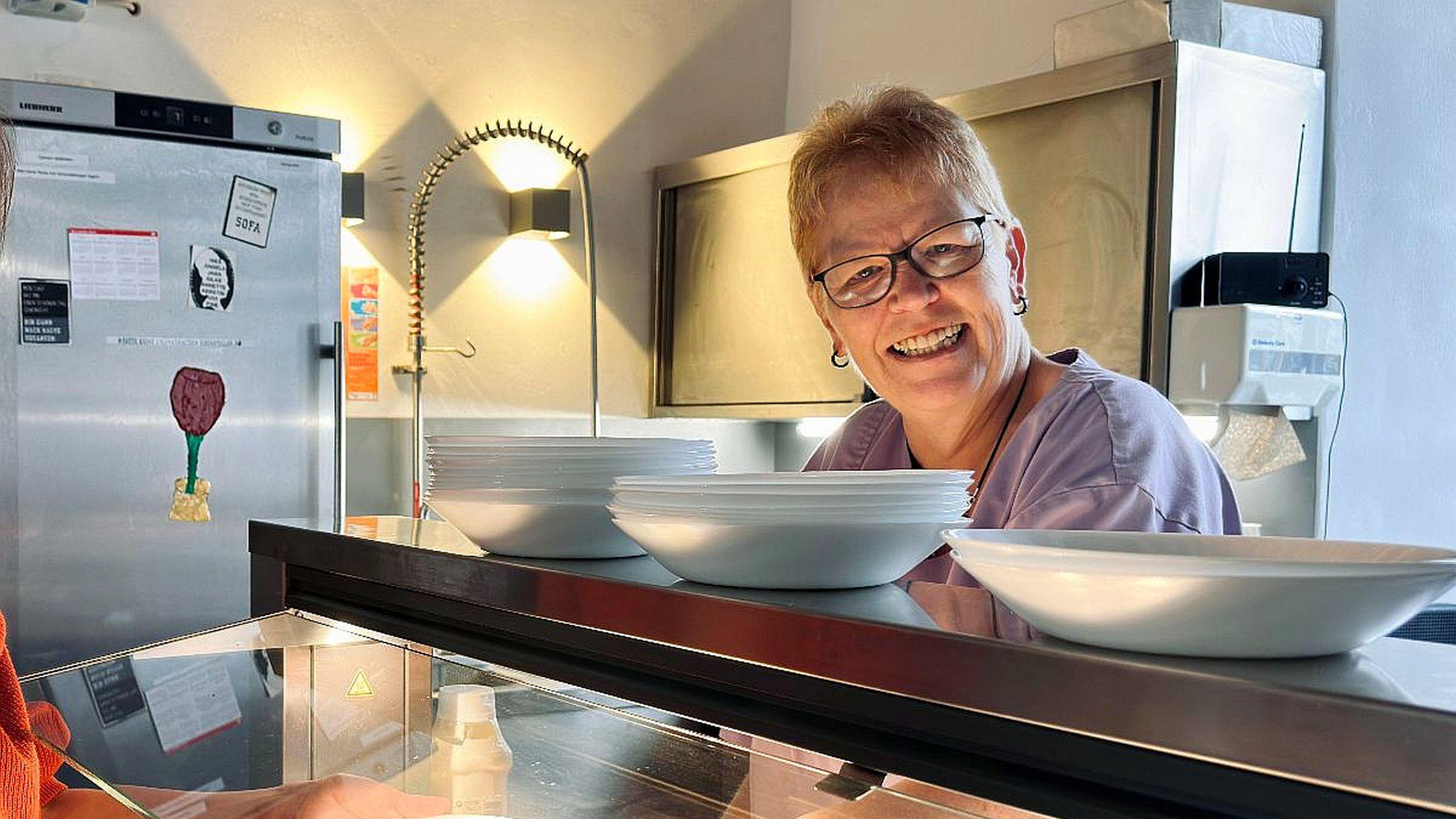 Köchin Rosi Strupeck sorgt dafür, dass das Essen lecker schmeckt.